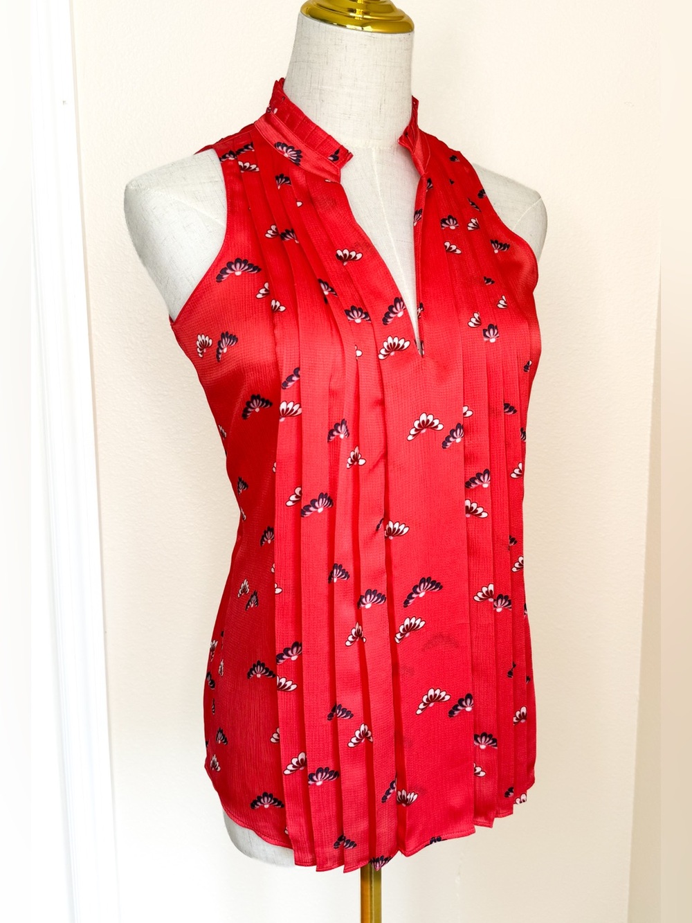 NWOT Ann Taylor Floral Pleated Sleeveless Blouse – Size XXSP